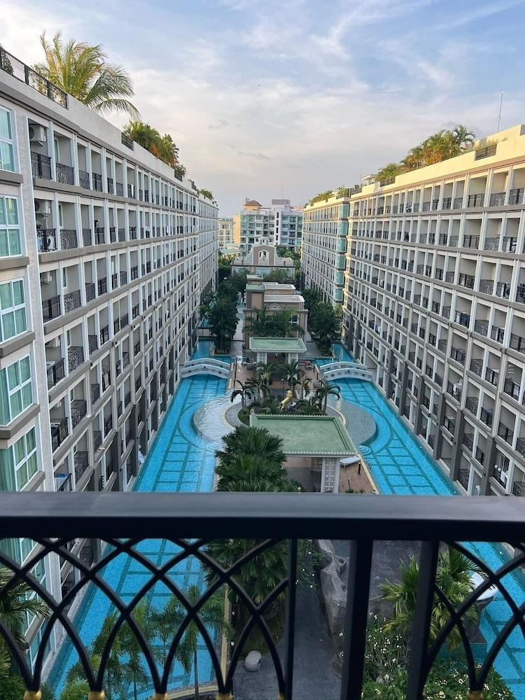 Dusit Grand Park 2