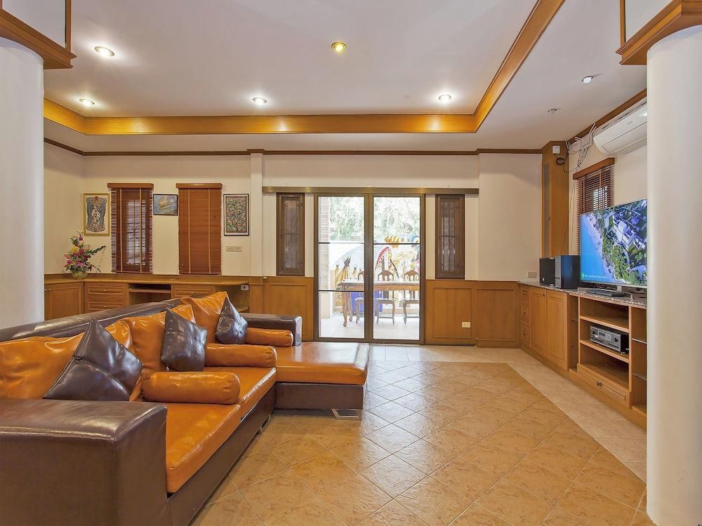 Baan Talay Home Jomtien Beach - Tap to explore photos