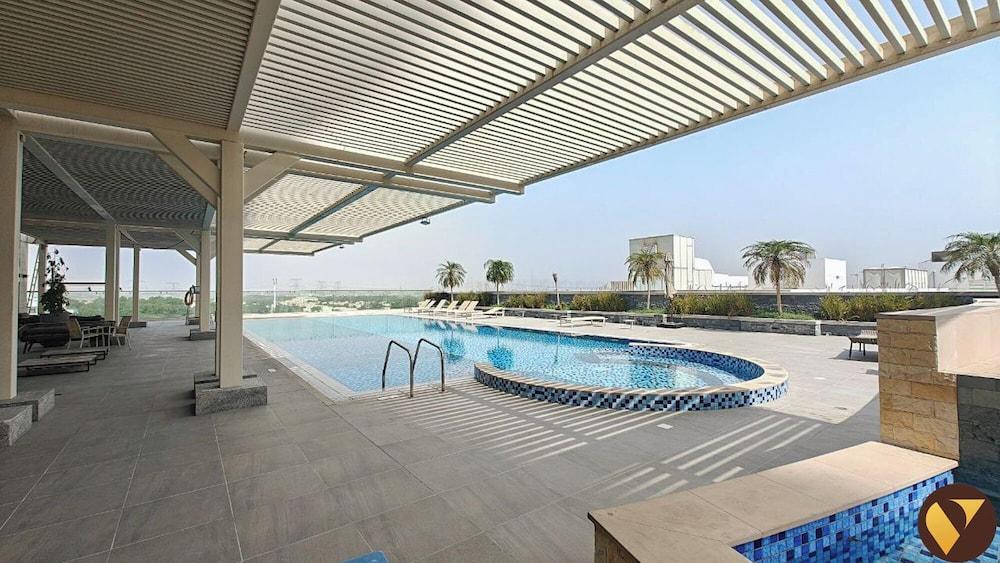Vogue JVT Novotel Balcony Pool & Gym - Tap to explore photos