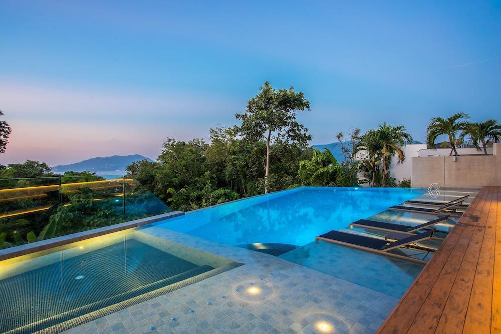 SeaView BluePoint Apartment 819 - Tap to explore photos