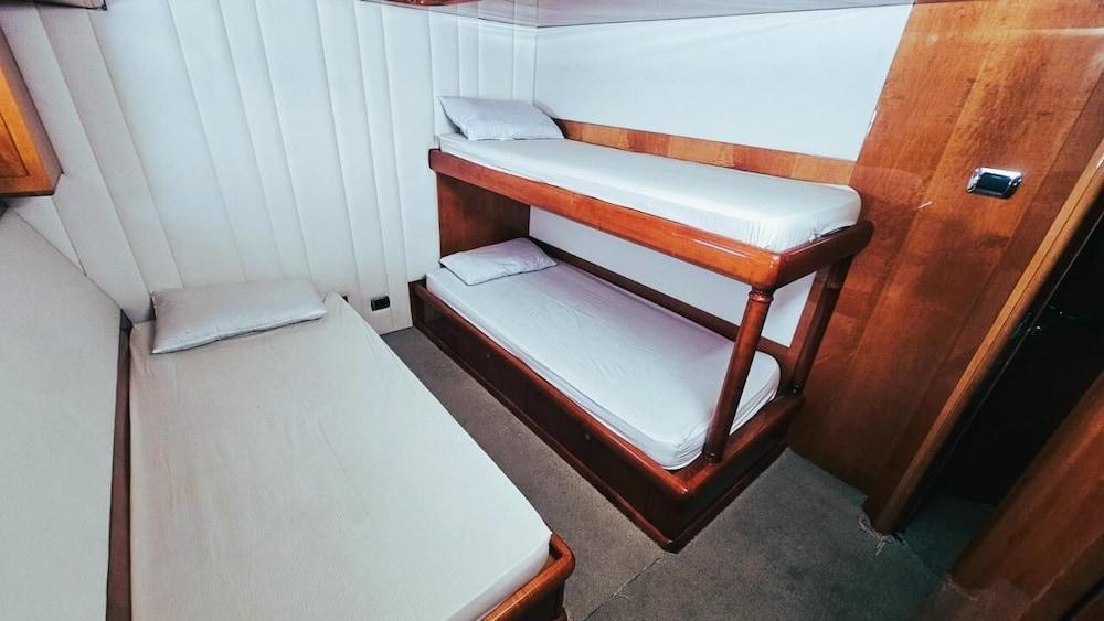 Riviera Leisure Yachts Dubai