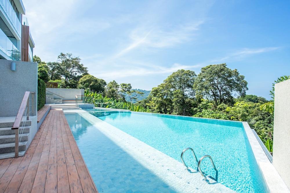 SeaView 3BR Apartment 812 in BluePoint - Tap to explore photos