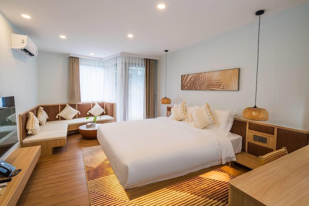 Wyndham Garden Samui Wing Room Type - Standard Pool View Room King Bed Wyndham Garden Samui Wing Room Type - Standard Pool View Room King Bed