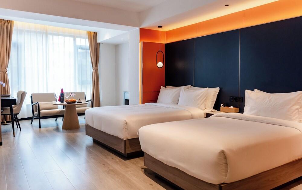Jiuding Joy Hotel Room Type - Superior Suite, Multiple Beds, Non Smoking