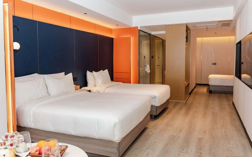 Jiuding Joy Hotel Room Type - Family Suite, Multiple Beds, Non Smoking