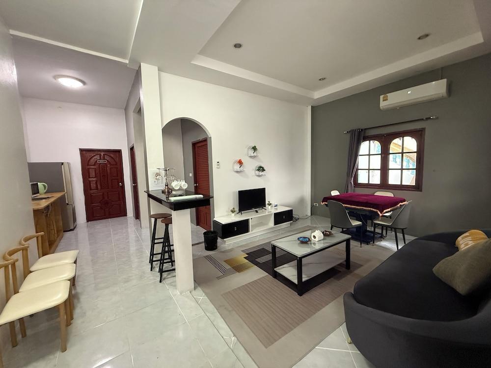 Plan B house Room Type - Comfort Suite, Patio, Courtyard View