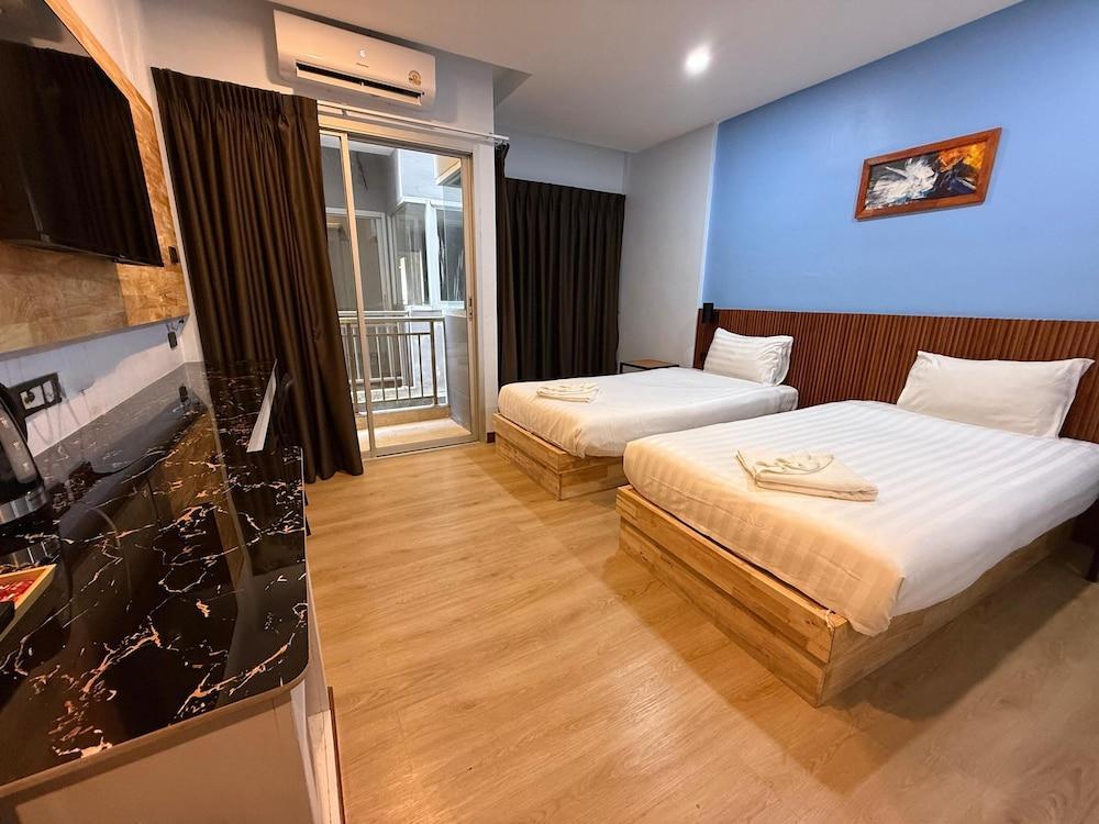 Diva Boutique Room Type - Superior Twin Room, Balcony