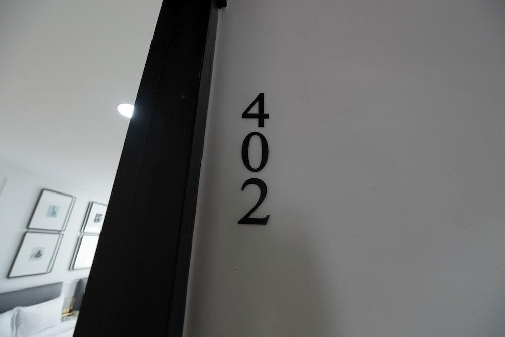 Arun Sa Wad - Chinatown Room Type - Deluxe Room, 1 Queen Bed, Non Smoking