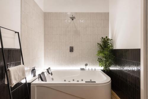 Ventuno Dei Luxury Suites - San Giovanni Room Type - Queen Room with Spa Bath