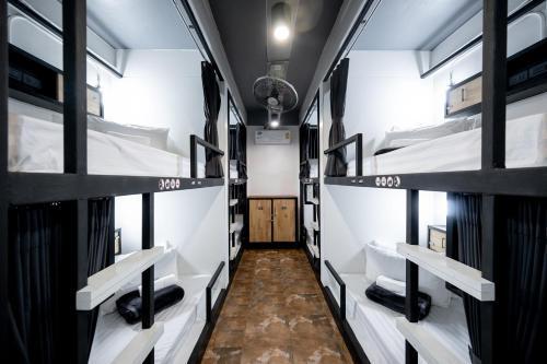 Vibes Hostel Bangkok Room Type - Bunk Bed in Female Dormitory Room  