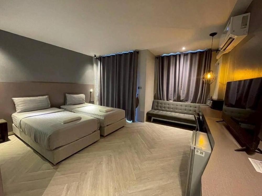 Doze Patong Room Type - Superior Double or Twin with Balcony