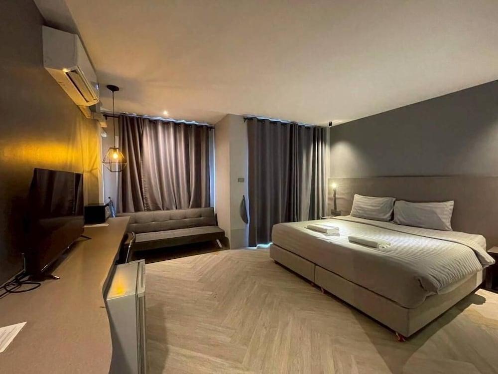Doze Patong Room Type - Standard Double or Twin with Balcony