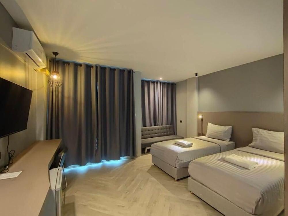 Doze Patong Room Type - Deluxe Twin Room, Balcony