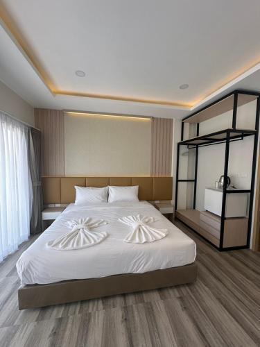 Sleep At Airport Room Type - Suite with Balcony