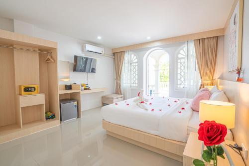 Seaside Patong House - Newly Open - Tap to explore photos