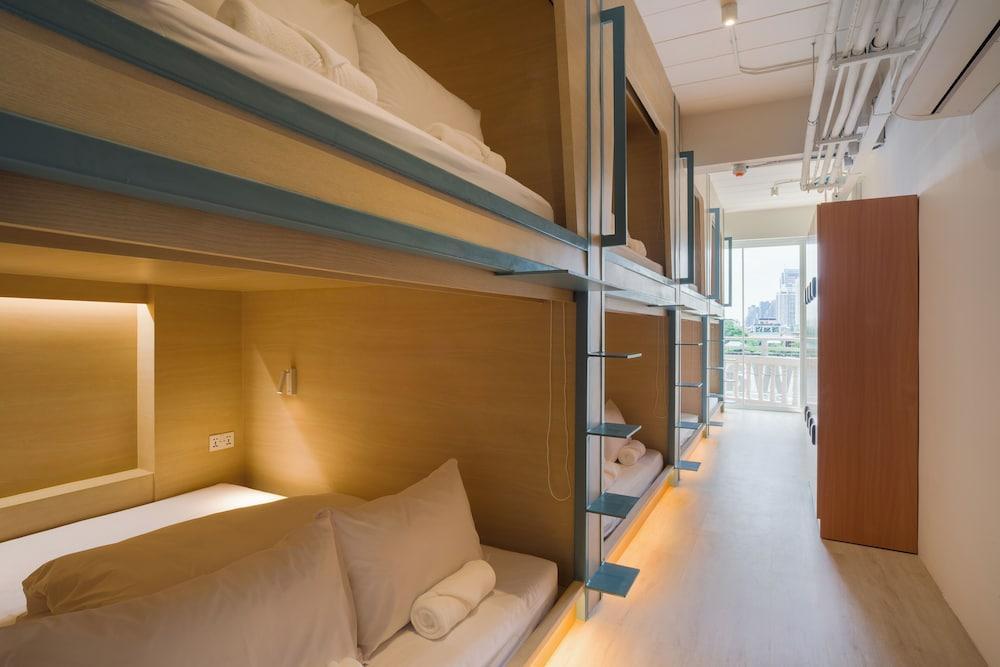 BEAT. Warii Hostel at Chaophraya River Room Type - Single Deluxe Capsule