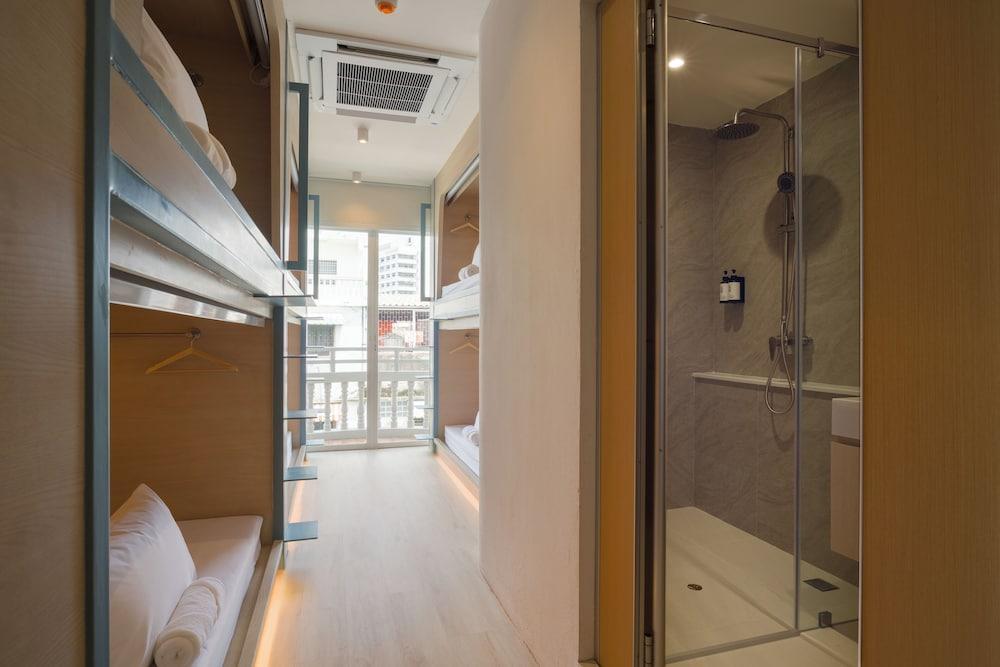 BEAT. Warii Hostel at Chaophraya River Room Type - Single Capsule in 6-bed Mixed Dorm (Ensuite)