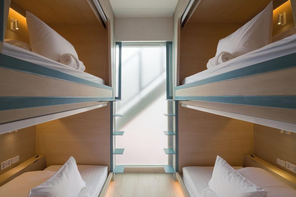 BEAT. Warii Hostel at Chaophraya River Room Type - Single Capsule in 8-bed Mixed Dorm
