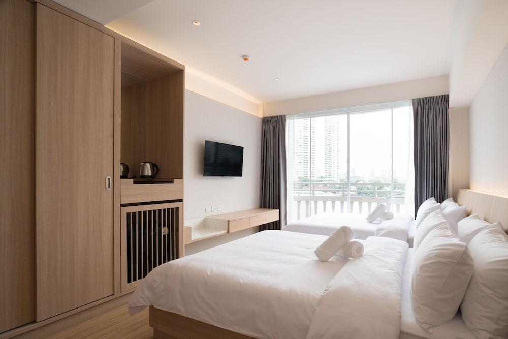BEAT. Warii Hostel at Chaophraya River Room Type - Deluxe Jacuzzi Room with River View