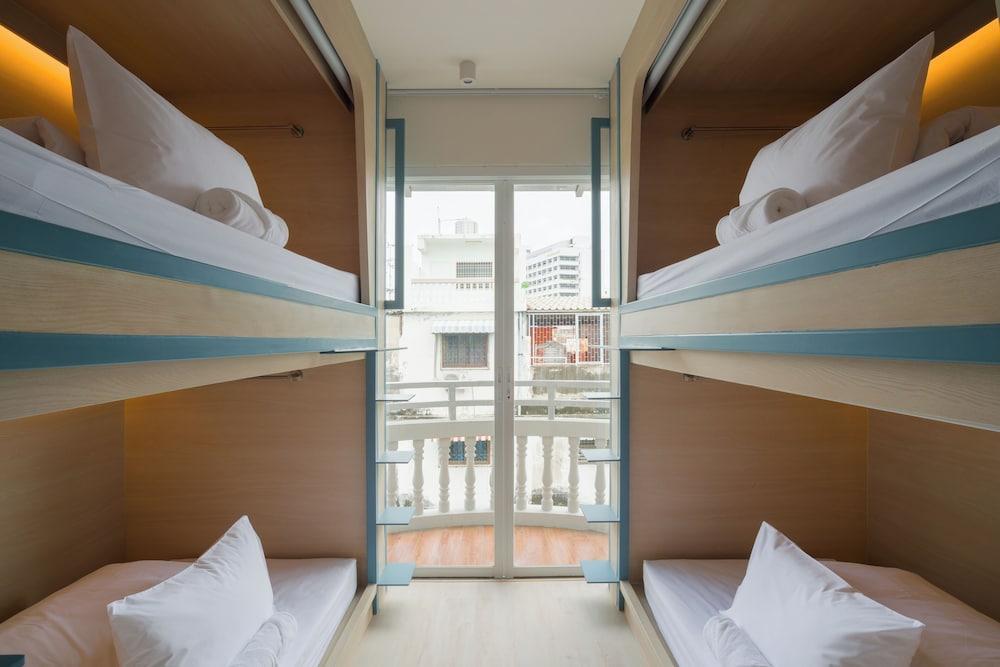 BEAT. Warii Hostel at Chaophraya River Room Type - Single Capsule in 8-bed Female Dorm