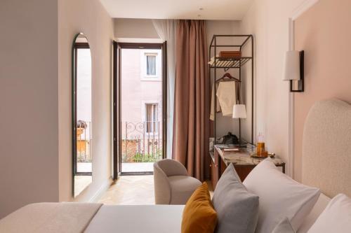 Hotel Fori Imperiali Room Type - Deluxe Double or Twin Room