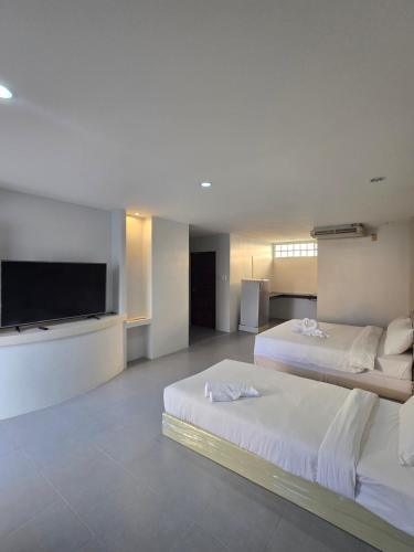 Middle tree house pattaya Room Type - Comfort Triple Room Middle tree house pattaya Room Type - Comfort Triple Room