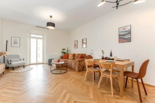 Visit Oomph Apartments Room Type - Two-Bedroom Superior Apartment
