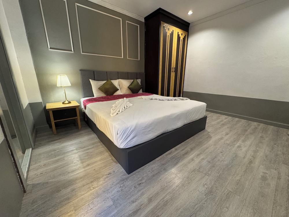 Stay At Bedroom Room Type - Deluxe Double Room
