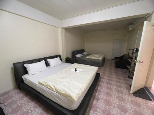 Bed & Breakfast Pattaya - Tap to explore photos