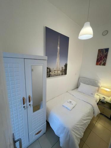 Four Stars Dubai Marina JBR - Tap to explore photos