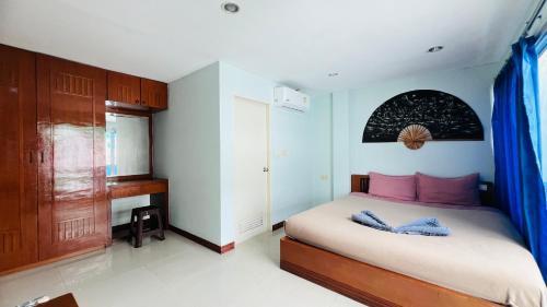 Lucky One Guesthouse - Tap to explore photos