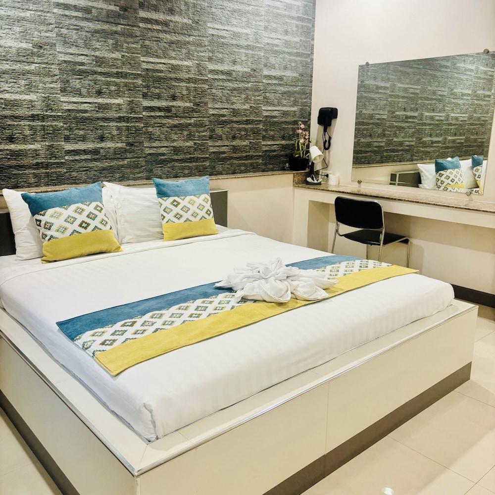 Ree Riverside hotel Room Type - Deluxe Double Room Ree Riverside hotel Room Type - Deluxe Double Room