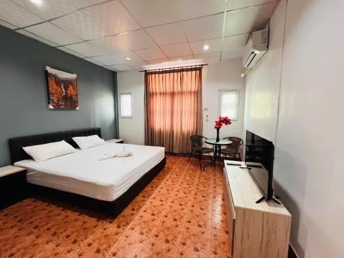 Patong Adventure Hostel Room Type - Double Room with Balcony