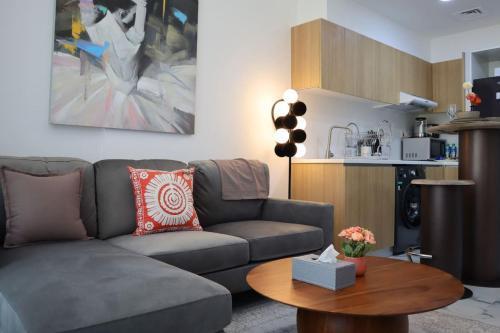 1BR Masdar City - Pool & Balcony Stay - Tap to explore photos