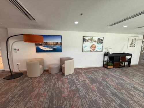 Yas Island Waters Edge Studio by Central Stay - Tap to explore photos