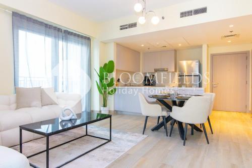 Bloomfields Grandeur 3Br Pulse Maid Water's edge - Tap to explore photos