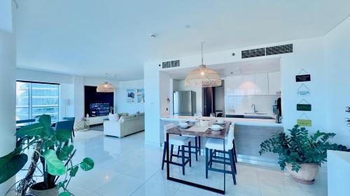 Modern 3 Bedroom Al Hadeel West Side Al Rahah Beach - Tap to explore photos
