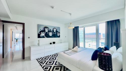 Modern 3 Bedroom Al Hadeel West Side Al Rahah Beach - Tap to explore photos