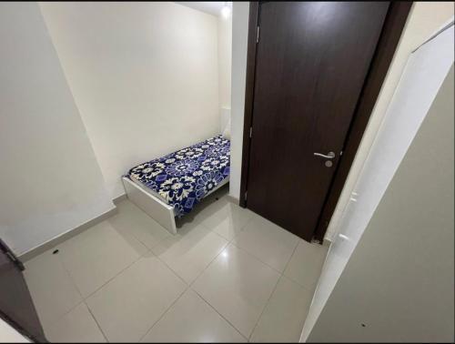 Small room with Pool and Gym access in Reem Island
