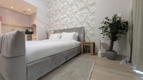 Upscale Studio in Yas Island - Tap to explore photos