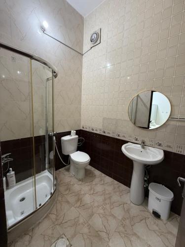 Luxurious Studio - Tap to explore photos