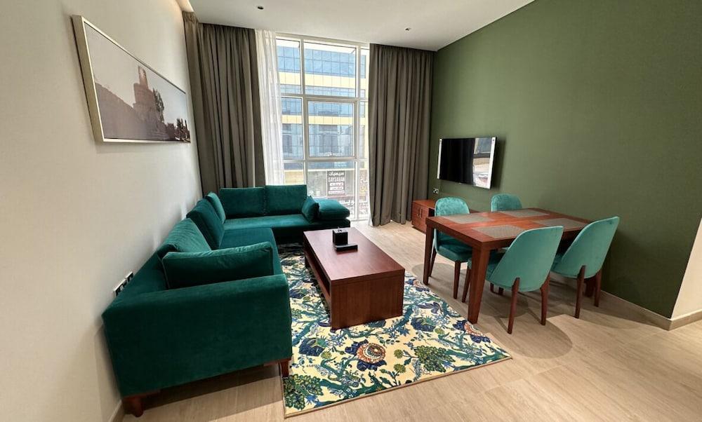 Baniyas Plaza Hotel Apartment - Tap to explore photos
