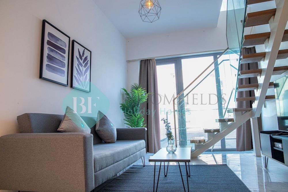Bloomfields Elegant 2BR In Oasis Masdar - Tap to explore photos