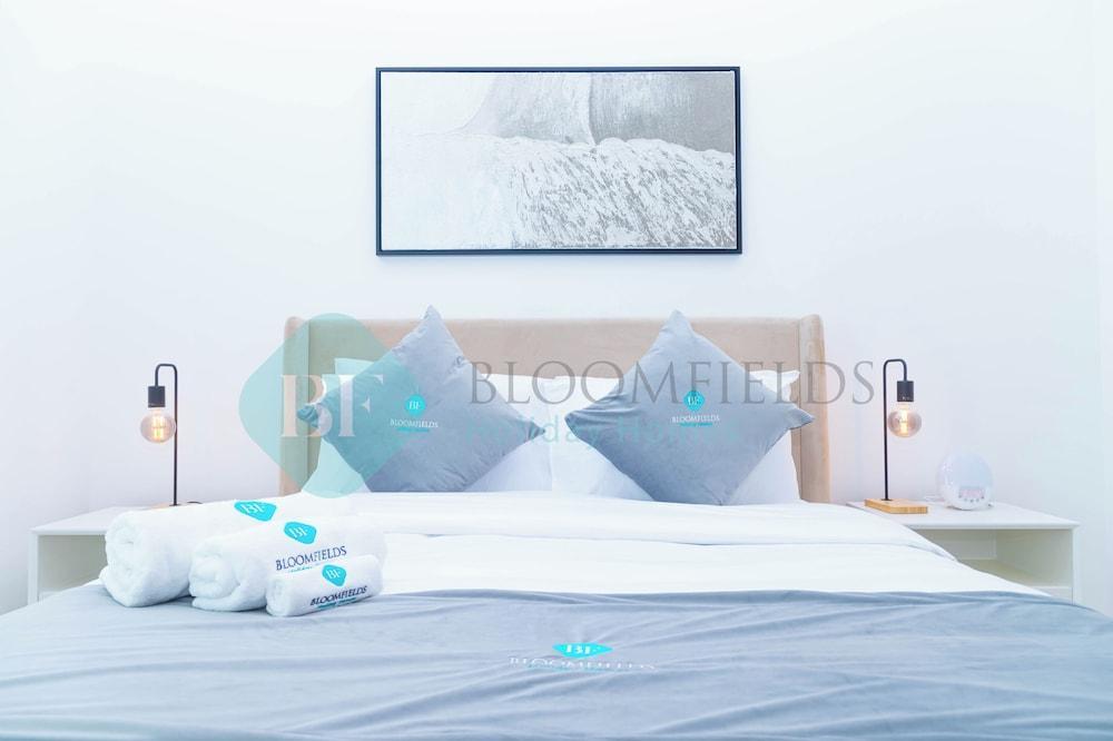 Bloomfields Fantastic 1BR in Waters edge - Tap to explore photos