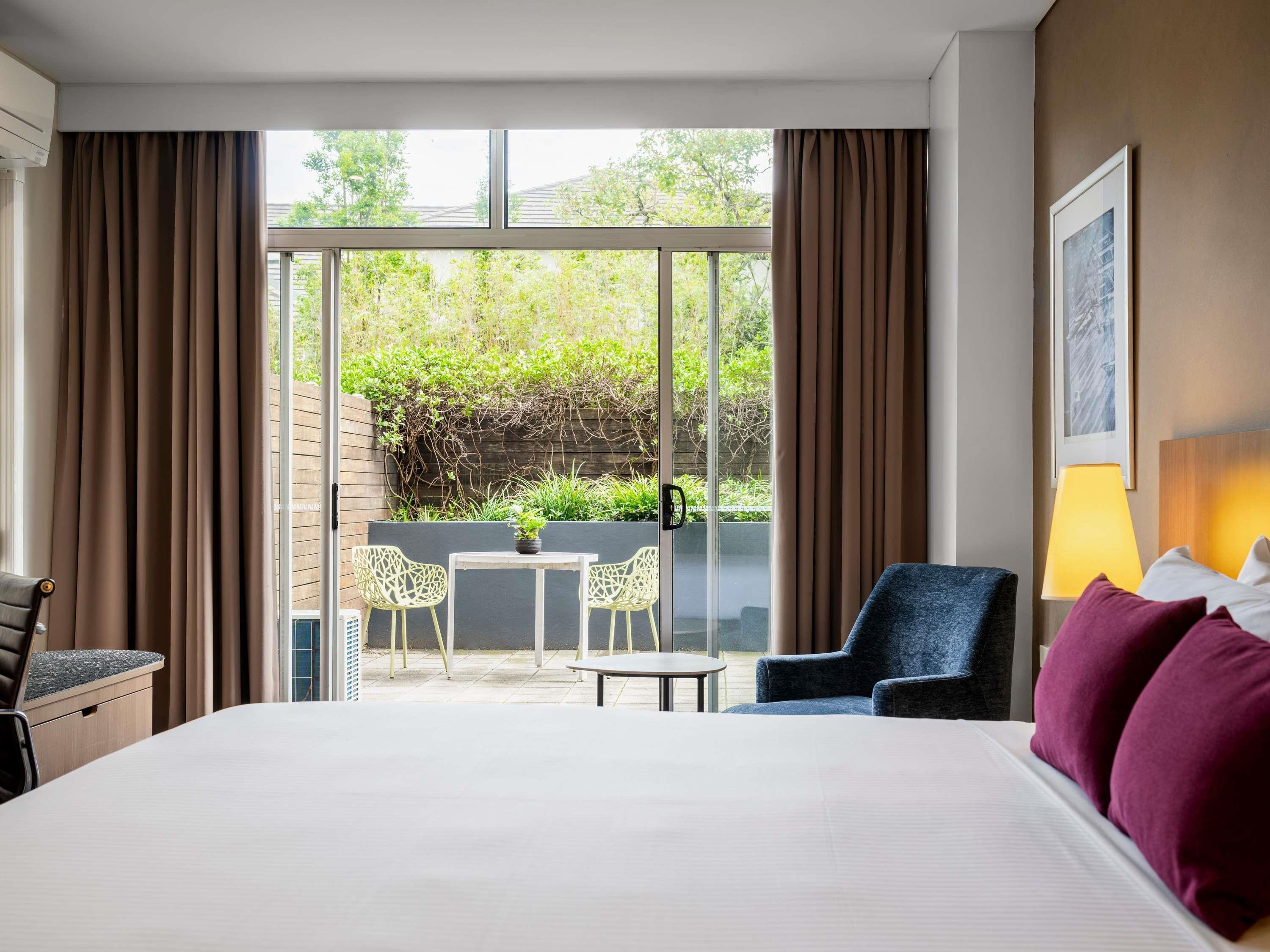 Mercure Sydney St Leonards - Tap to explore photos