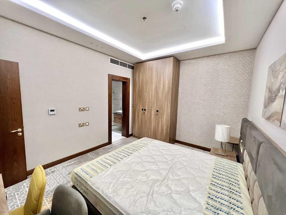 Abraj INN Royal 3 - Tap to explore photos