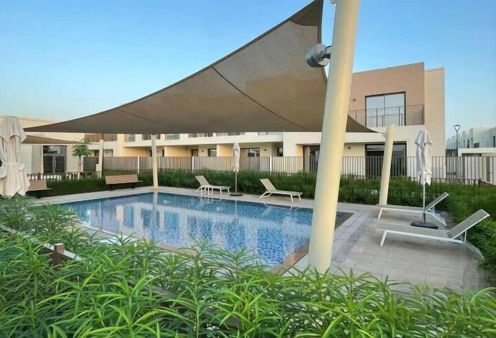 Spacious 3BHK Townhouse-Emaar South Golf - Tap to explore photos