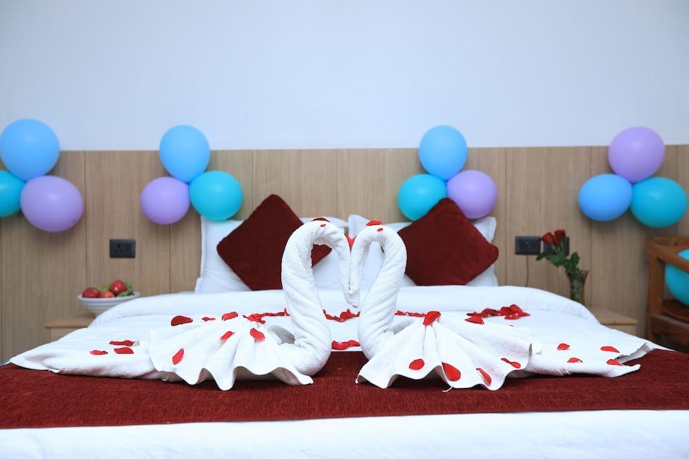 Shikali Resort Room Type - Deluxe Double Room, Balcony, Hill View