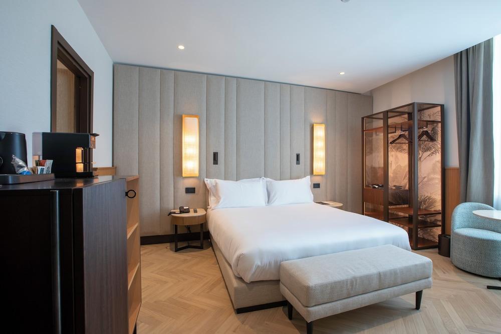 Circle6 Rome Room Type - Executive Double Room