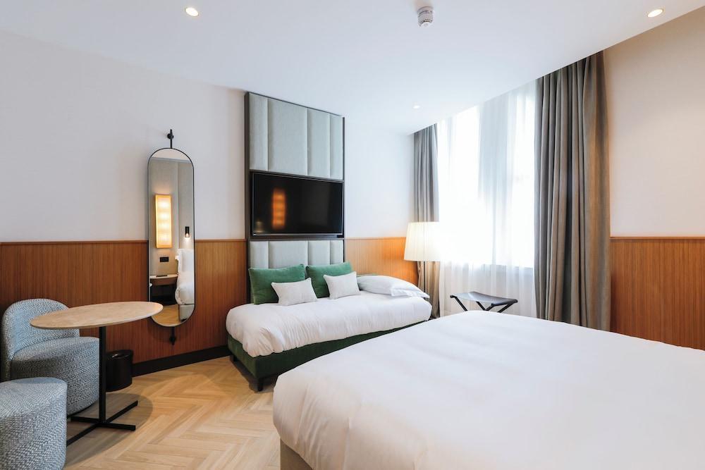 Circle6 Rome Room Type - Executive Triple Room